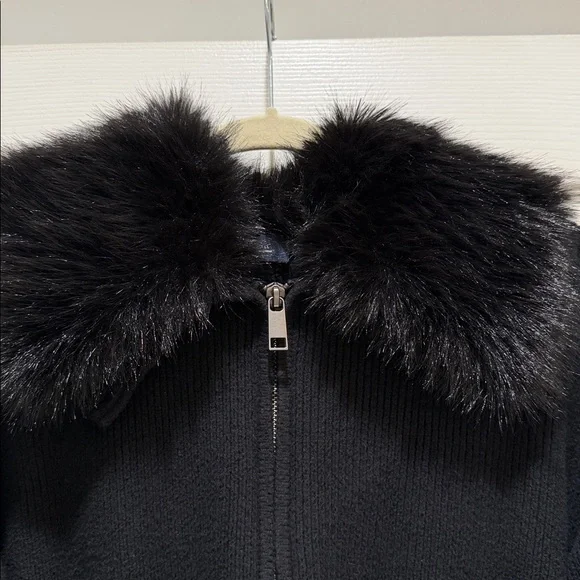 Gap - Picture 2 of 3